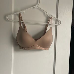 Nude color bra, excellent condition